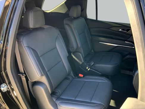 Used 2025 Chevrolet Traverse LT FWD image 20