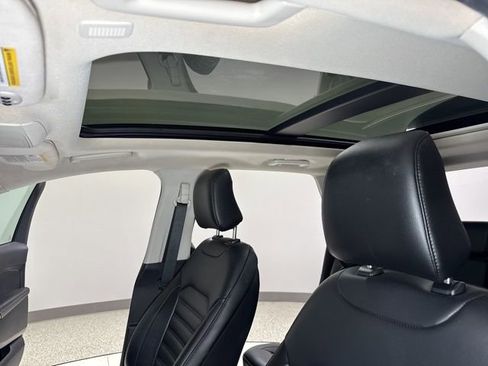 Used 2023 Ford Edge SEL w/ Convenience Package AWD/4WD image 2