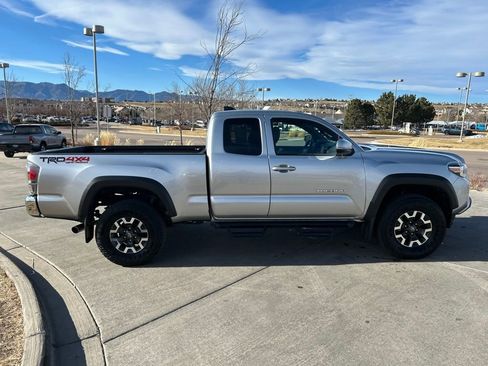 Used 2022 Toyota Tacoma TRD Off-Road image 8