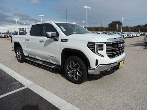 New 2026 GMC Sierra 1500 SLT image 3