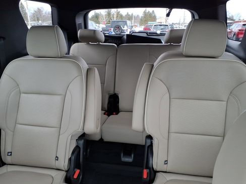 Used 2023 Chevrolet Traverse Premier image 14