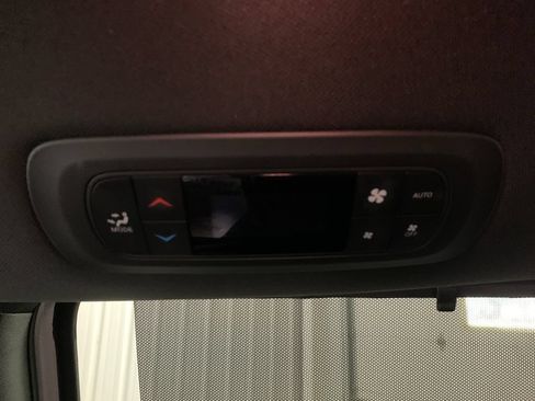 Used 2025 Chrysler Pacifica Select FWD image 21