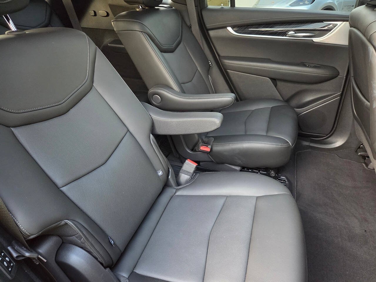 Used 2024 Cadillac XT6 Premium Luxury w/ Technology Package FWD image 11