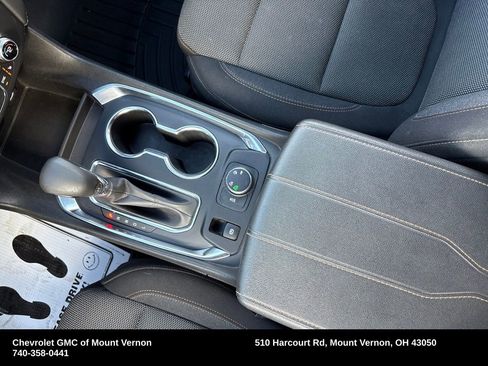 Used 2021 Chevrolet Traverse LT image 22