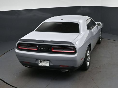 Used 2022 Dodge Challenger SXT RWD image 33