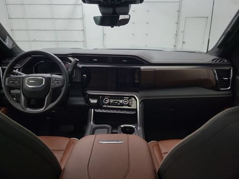 Used 2025 GMC Sierra 3500 Denali Ultimate AWD/4WD image 6