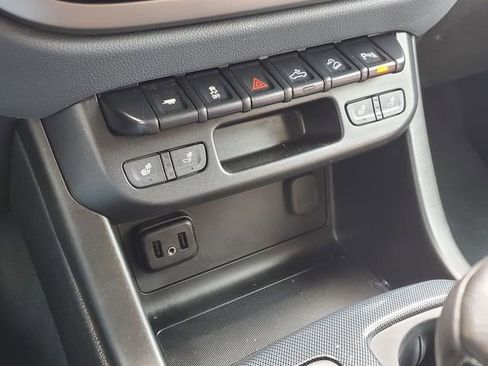 Used 2022 Chevrolet Colorado Z71 image 36