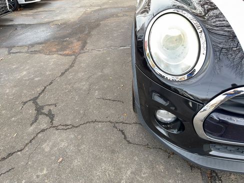 Used 2017 MINI Cooper 4-Door Hardtop image 9