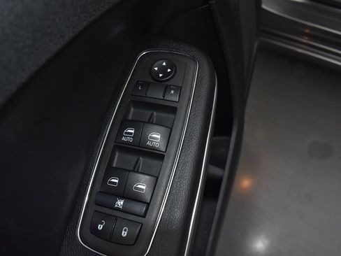 Used 2022 Dodge Charger SXT w/ Leather Interior Group image 10