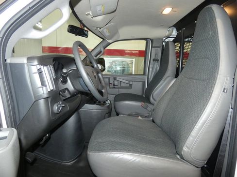 Used 2023 GMC Savana 2500 w/ Driver Convenience Package image 9