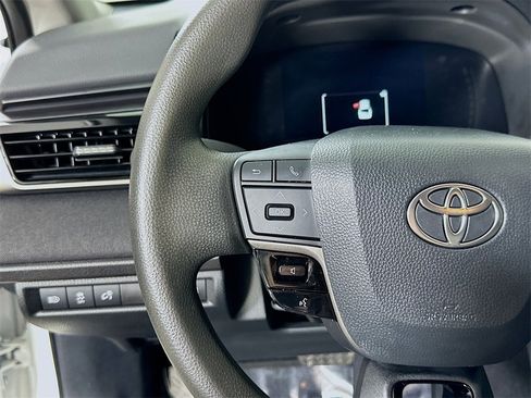 Used 2025 Toyota Camry LE image 22