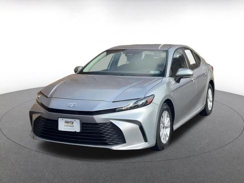 Used 2025 Toyota Camry LE image 7