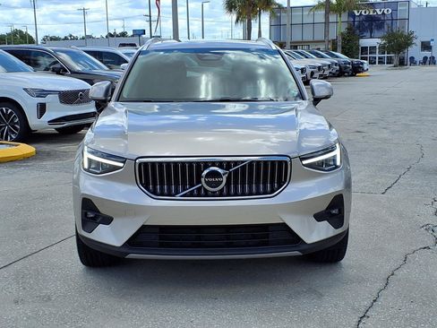 Certified 2023 Volvo XC40 B5 Plus w/ Driver Assist Package AWD/4WD image 3