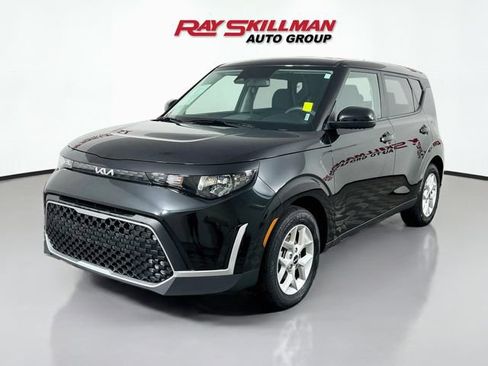 Used 2025 Kia Soul LX w/ LX Technology Package FWD image 3