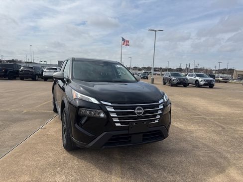 Certified 2025 Nissan Rogue SV image 2