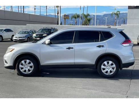 Used 2016 Nissan Rogue S FWD image 2