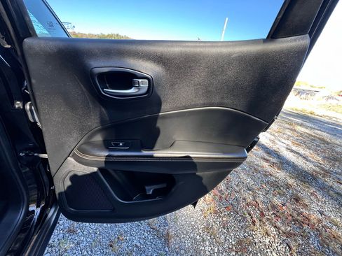 Used 2020 Jeep Compass Latitude w/ Cold Weather Group image 27