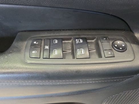 Used 2018 Jeep Grand Cherokee Altitude AWD/4WD image 18