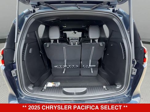New 2025 Chrysler Pacifica Select FWD image 21