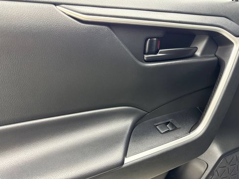 Used 2023 Toyota RAV4 LE FWD image 38