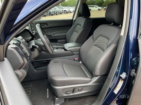 Used 2025 Nissan Pathfinder SV FWD image 14