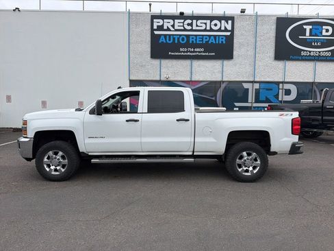 Used 2015 Chevrolet Silverado 2500 LT image 2