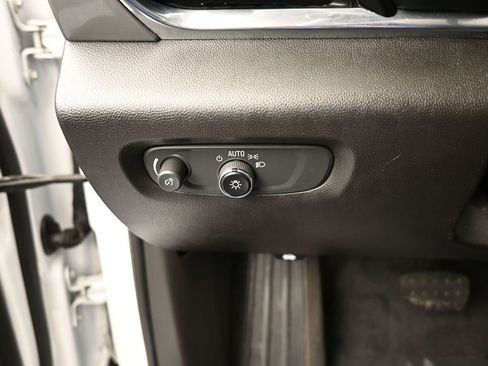 Used 2021 Chevrolet Traverse LS image 29