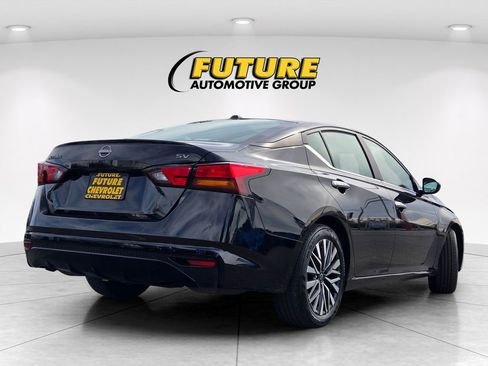 Used 2024 Nissan Altima 2.5 SV image 4