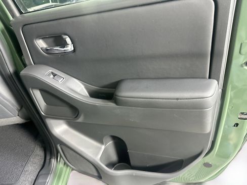 Used 2025 Nissan Frontier SV w/ SV Convenience Package image 28