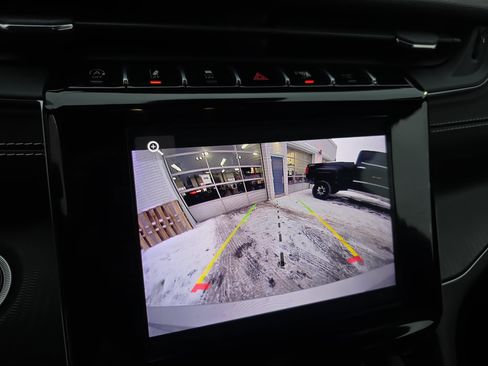 Used 2023 Jeep Grand Cherokee L Laredo image 32