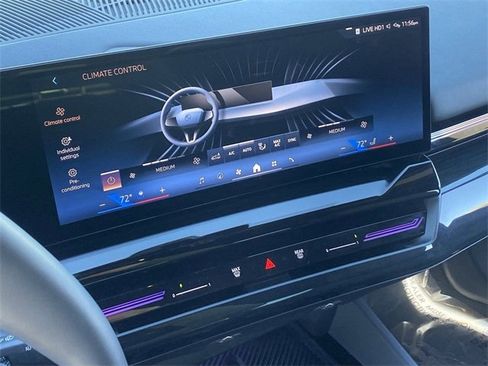 Certified 2025 BMW 530i image 32