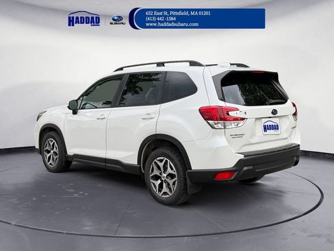 Used 2021 Subaru Forester Premium AWD/4WD image 3