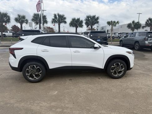 New 2026 Chevrolet Trax LT w/ Sunroof Package image 7