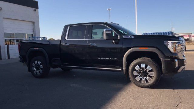 Used 2026 GMC Sierra 3500 Denali w/ Denali Reserve Package AWD/4WD image 3