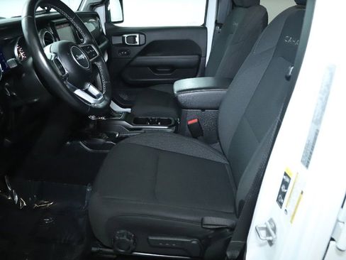 Used 2023 Jeep Wrangler Sahara w/ Cold Weather Group image 18