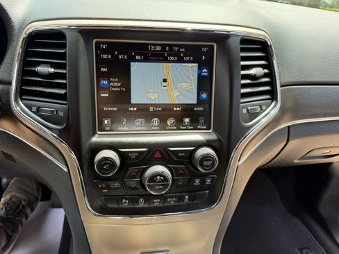 Used 2017 Jeep Grand Cherokee Limited w/ Trailer Tow Group IV image 19