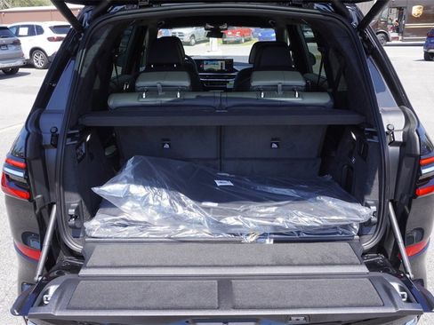 New 2025 BMW X7 xDrive40i w/ M Sport Package image 24