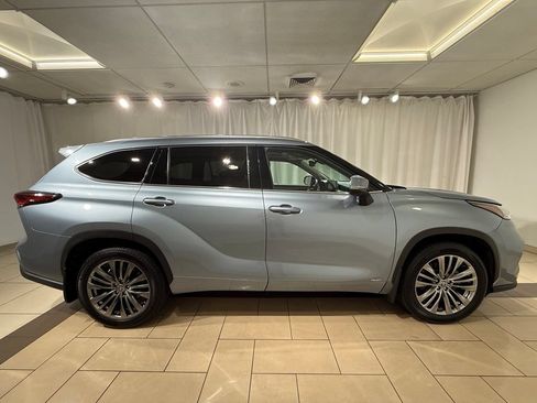 Certified 2024 Toyota Highlander Platinum AWD/4WD image 6