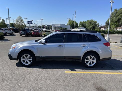 Used 2013 Subaru Outback 2.5i Premium w/ All-Weather Pkg AWD/4WD image 4