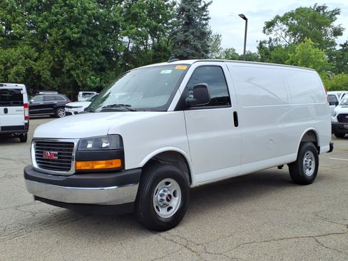 Used 2025 GMC Savana 2500 w/ Driver Convenience Package RWD image 3