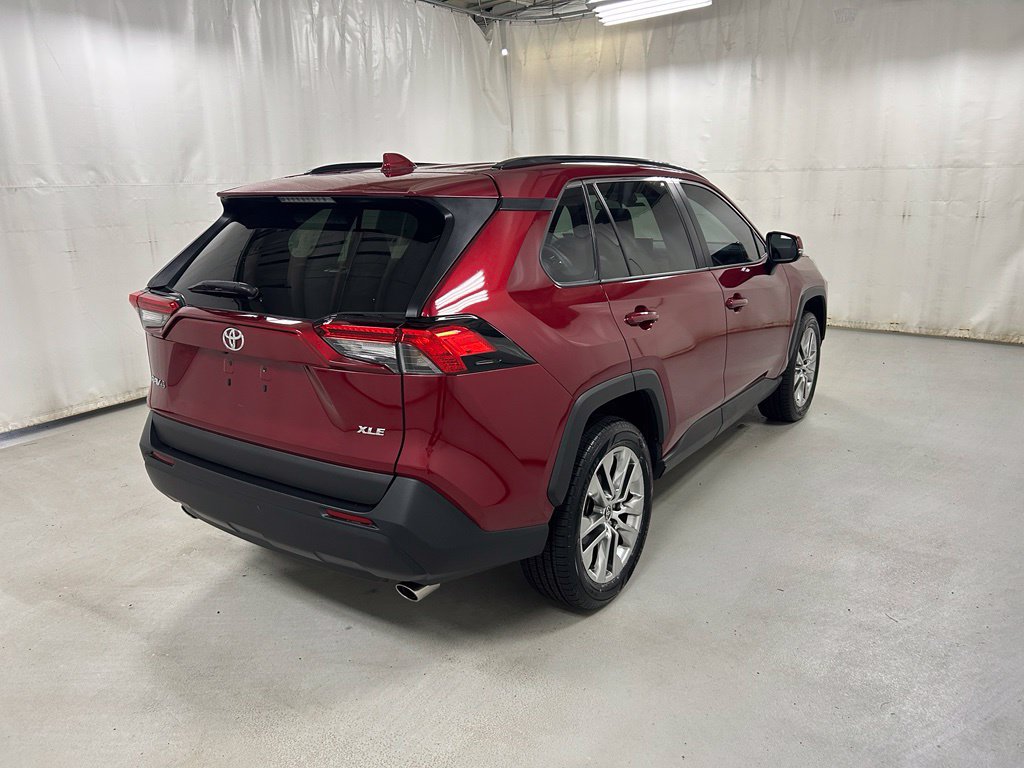 Used 2021 Toyota RAV4 XLE Premium FWD image 5