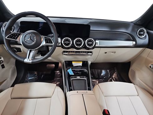 New 2025 Mercedes-Benz GLB 250 image 9