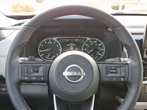 New 2025 Nissan Pathfinder SL image 14