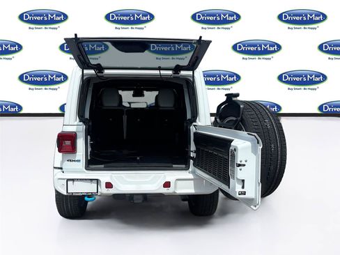 Used 2022 Jeep Wrangler Unlimited Sahara AWD/4WD image 26