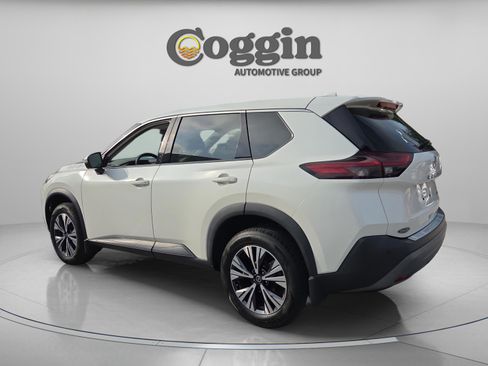 Used 2021 Nissan Rogue SV FWD image 3