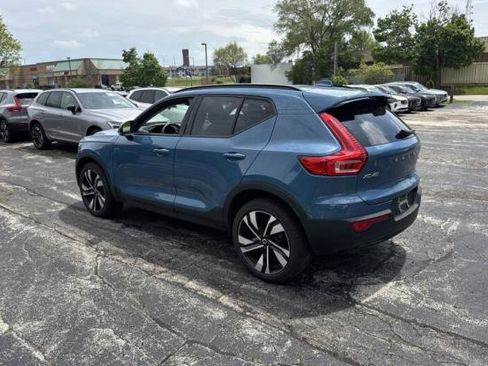 Used 2023 Volvo XC40 B5 Plus w/ Driver Assist Package AWD/4WD image 3
