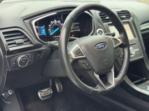 Used 2017 Ford Fusion Titanium image 11