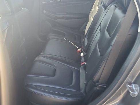 Used 2022 Ford Edge Titanium image 9