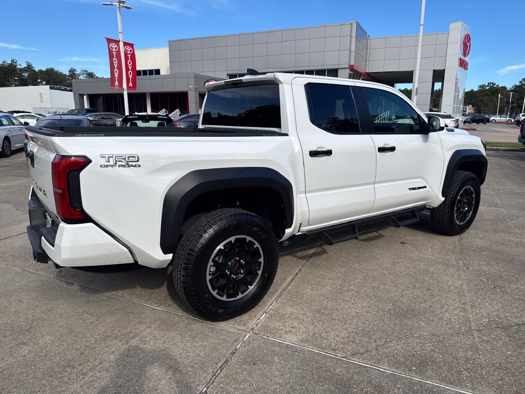 Used 2025 Toyota Tacoma TRD Off-Road AWD/4WD image 9