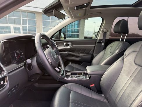 Used 2022 Kia Sorento SX image 9